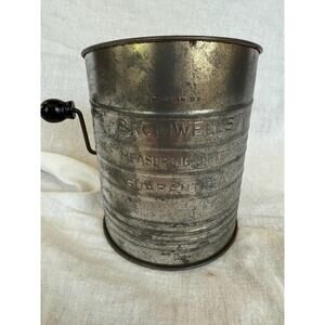 BROMWELL'S VINTAGE HANDLED SIFTER 3 CUPS PATINA